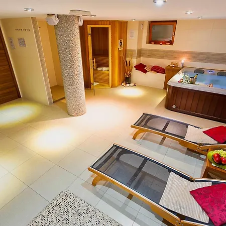 Hotel Aina Boutique 3*