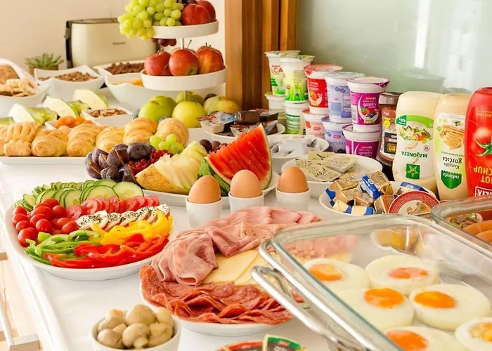 Отель Aina Boutique 3*