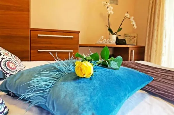 Отель Aina Boutique