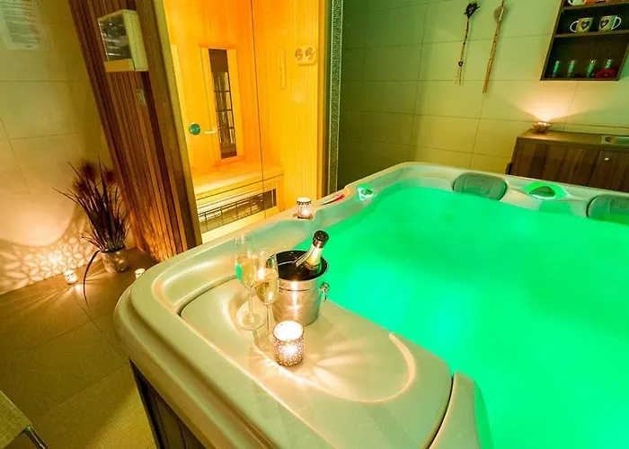 Hotel Aina Boutique 3*