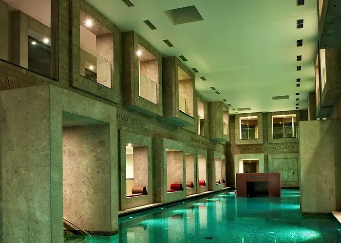 Отель Aina Boutique 3*